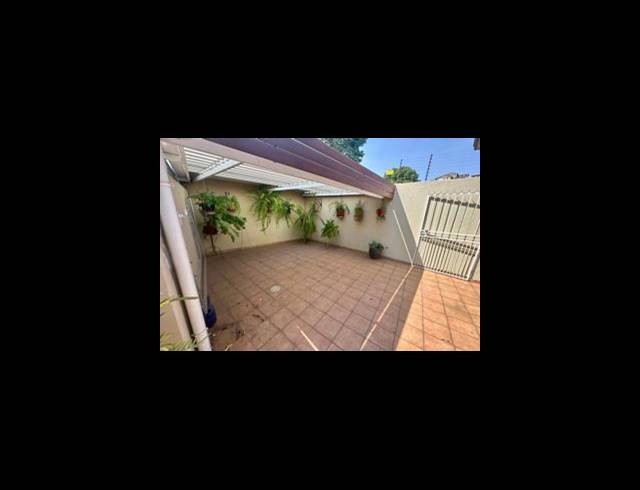 2 BEDROOM TOWNHOUSE FOR SALE IN MULBARTON